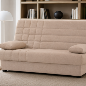 Sofá cama con arcón Click-Clac tapizado en color beige en salón moderno